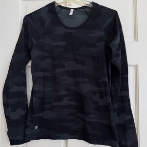 Athleta gray camo top
